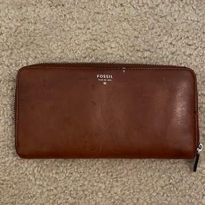 Fossil Sydney Leather Zip Clutch Wallet